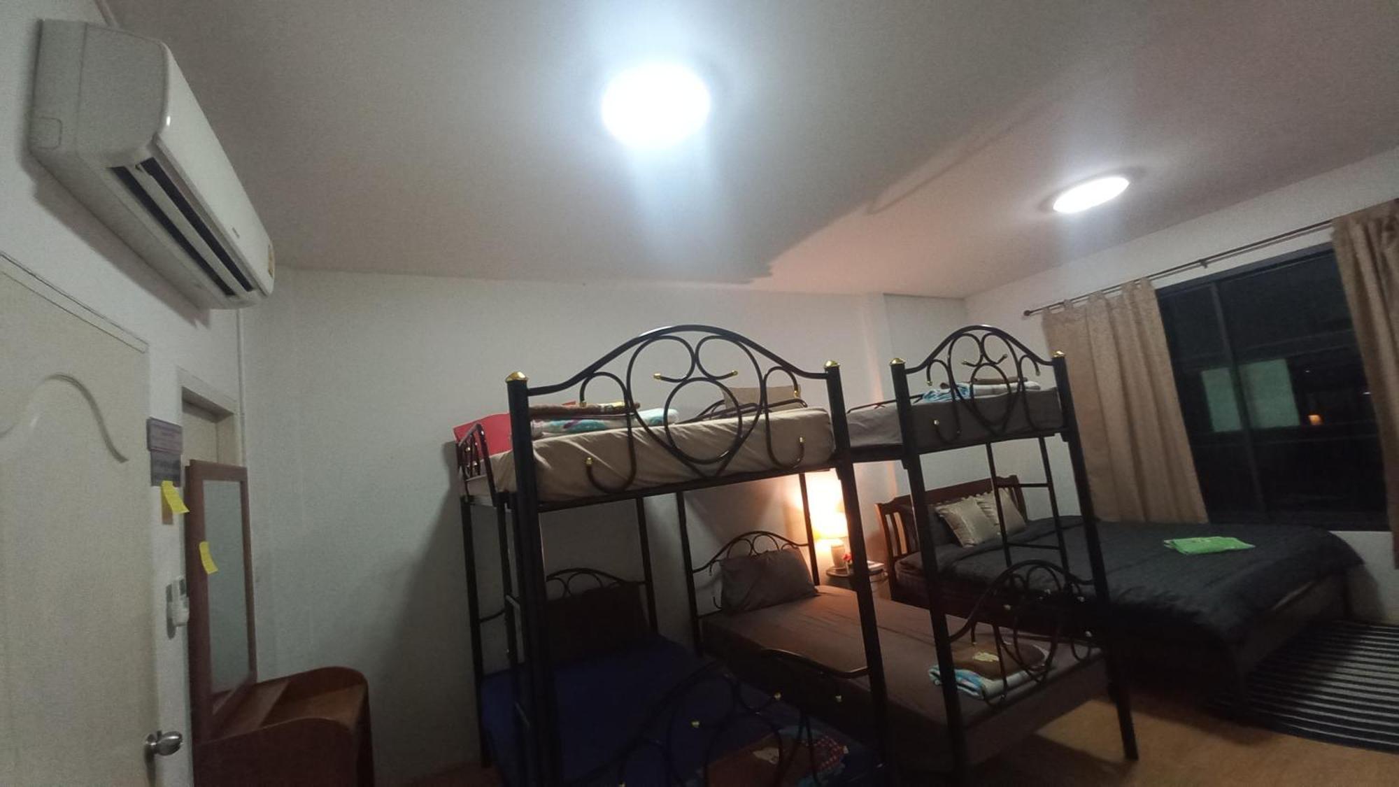 Amaretto Hostel Surat Thani Exterior photo