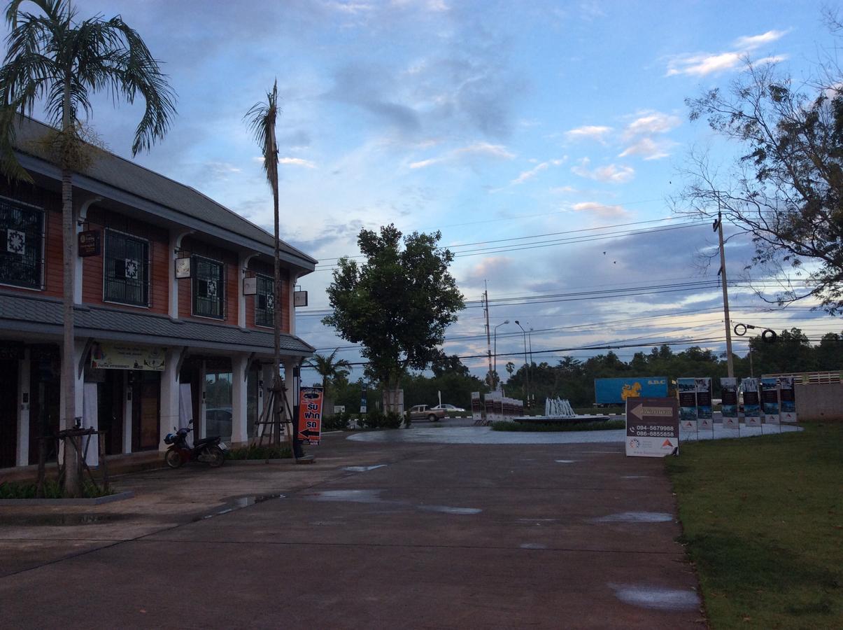 Amaretto Hostel Surat Thani Exterior photo